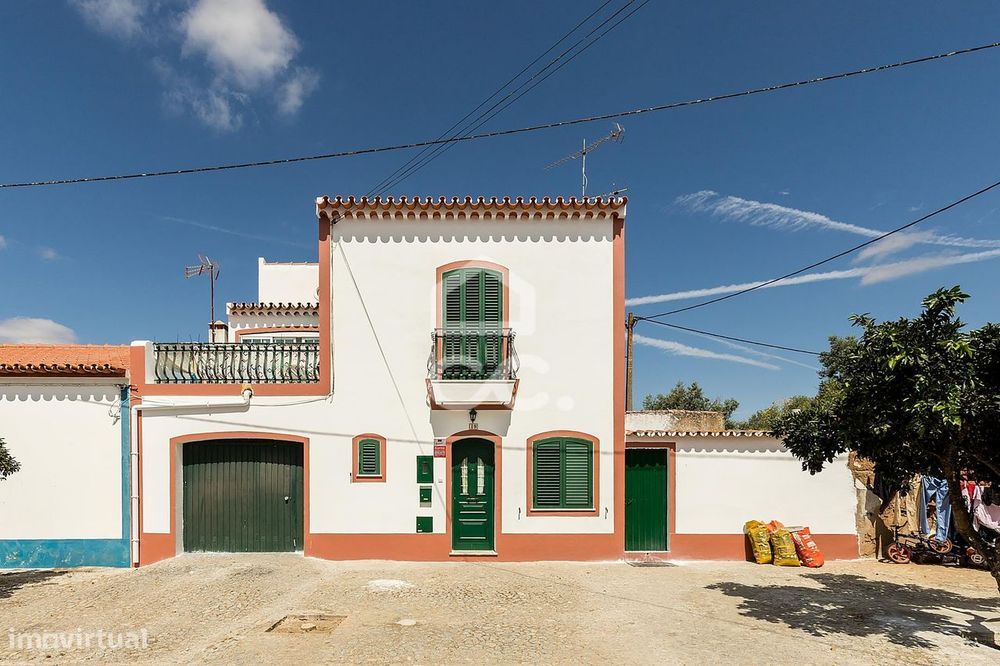 Moradia T4 c/ Garagem, Quintal e Terraço | Montoito, Redondo