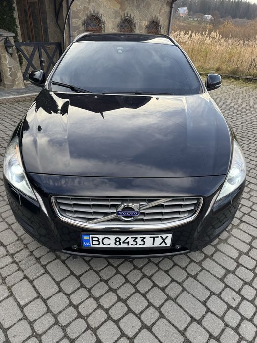 Продам VOLVO V60 Дизель