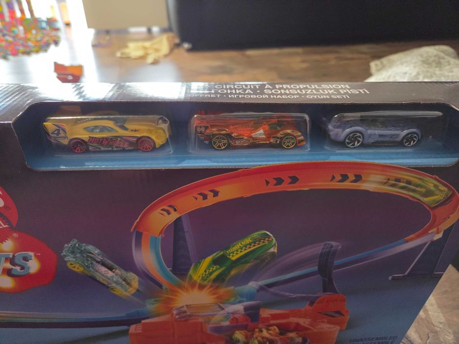HotWheels tor ULTRA HOTS + 3 samochody