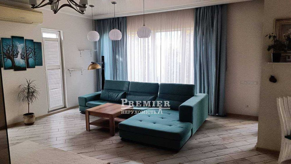 Продам будинок 170 м², 5 соток, терасою та гаражем. Совіньйон