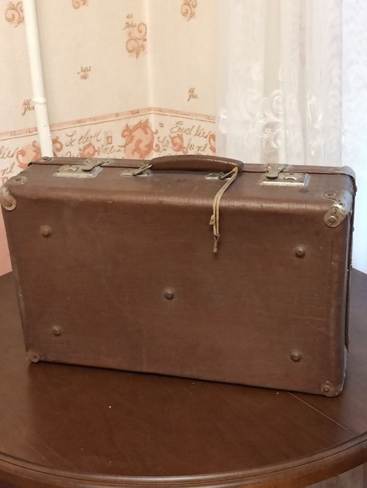 Продам кожаные дипломат и чемодан