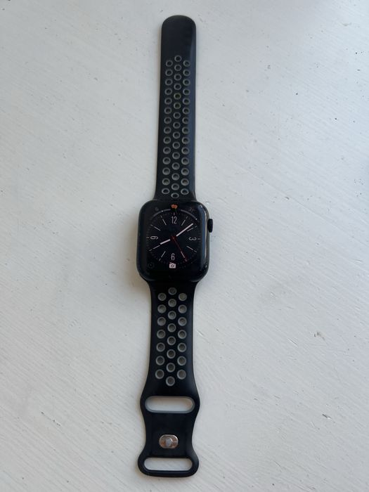 Apple Watch series 8 45mm + opaski