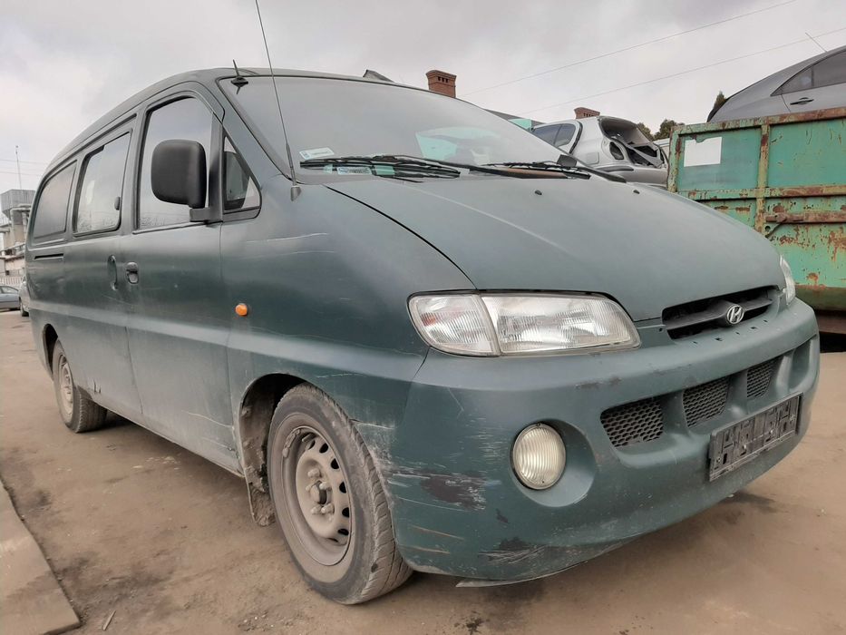 Hyundai H200 2.5D 1998r.Maska  klapa przednia