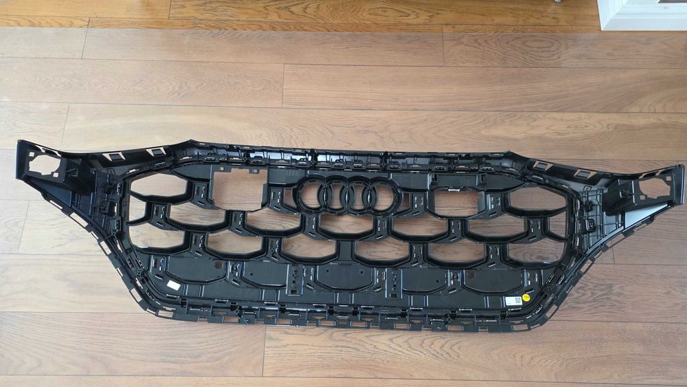 Atrapa grilla Audi Q8, 4M8-853-651-CL-3FZ, 09.09.2024