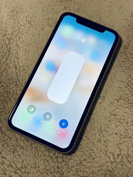 iPhone 11 Yellow Гарний стан. На подарунок