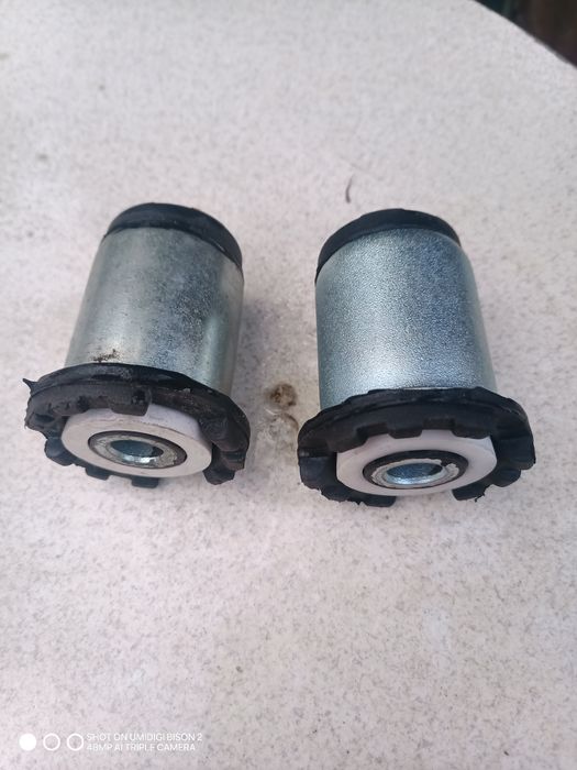 Сайлентблоки підрамника  Рено Лагуна 1.