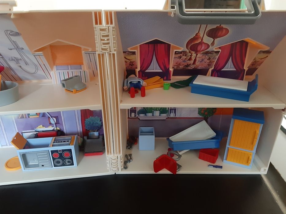 Domek zamykany w walizke Playmobil