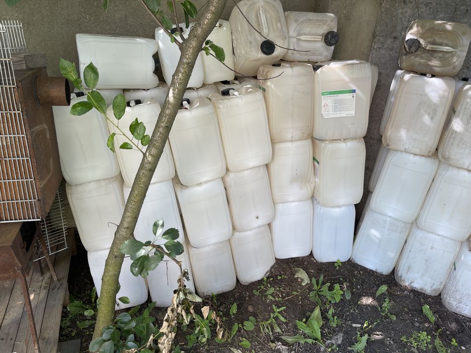 Канистры пластиковые  20л