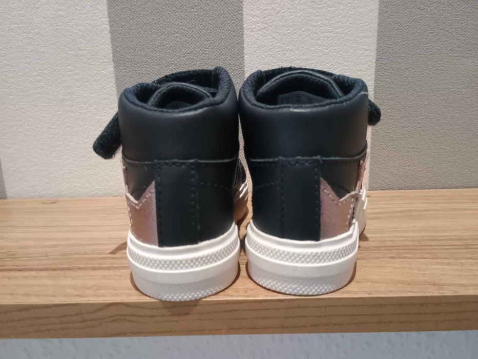 Buty dziecięce rzepy skóra Clarks 20