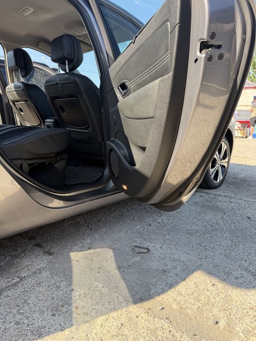 RENAULT  scenic  BASSE.