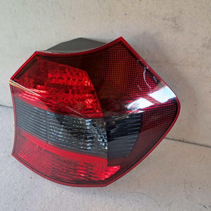 Lampa prawy tył bmw 1 e87 ciemna
