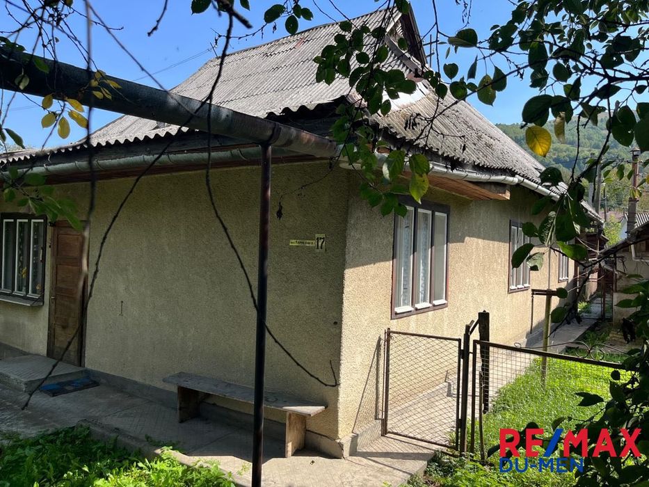 Пропозиція: частина спареного будинку в центрі Рахова !