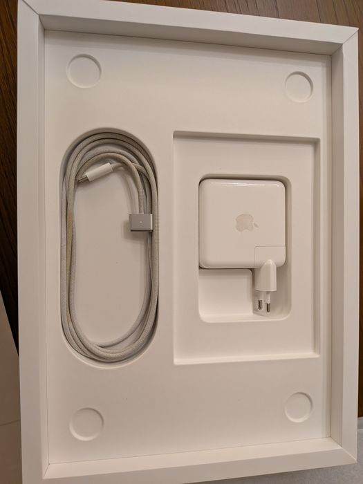 Macbook Pro M2 Pro 14" 512gb & 16gb RAM prateado