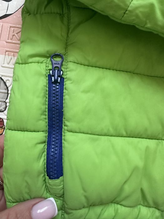 Продам куртку весна 100 грамовка
