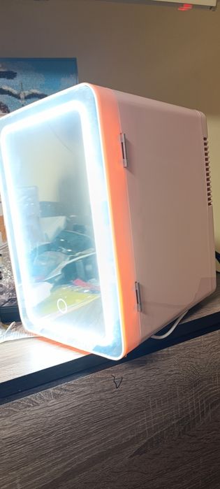 Міні-холодильник з дзеркалом