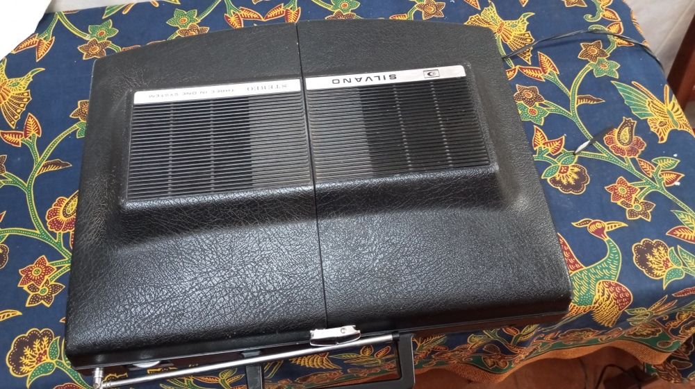 Radio e gira discos estereo