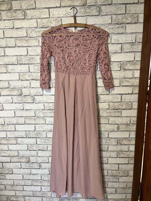 Дві рожеві сукні