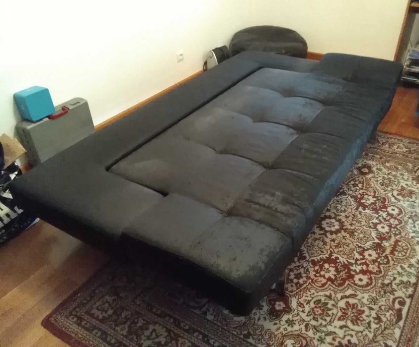 Sofá click clack em pele