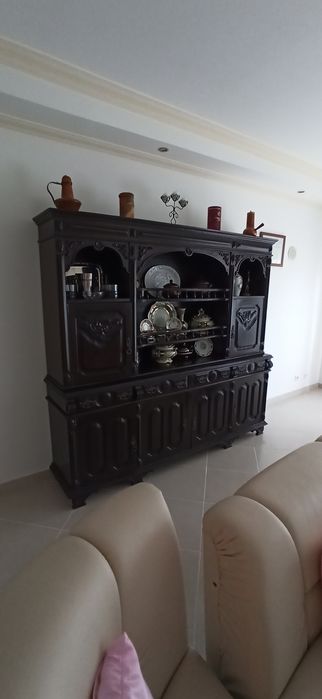 Móvel de sala de jantar antigo em óptimo estado