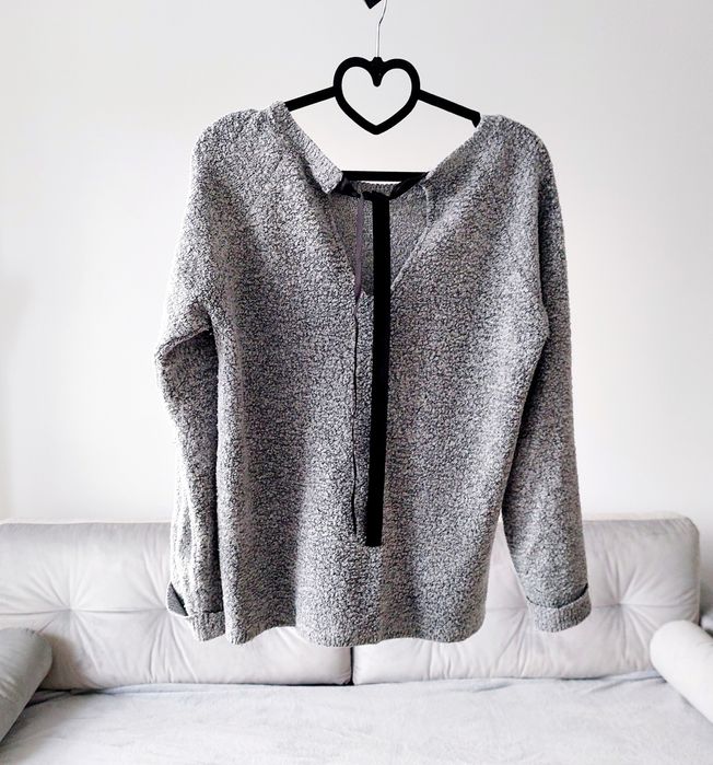 Szary damski sweterek