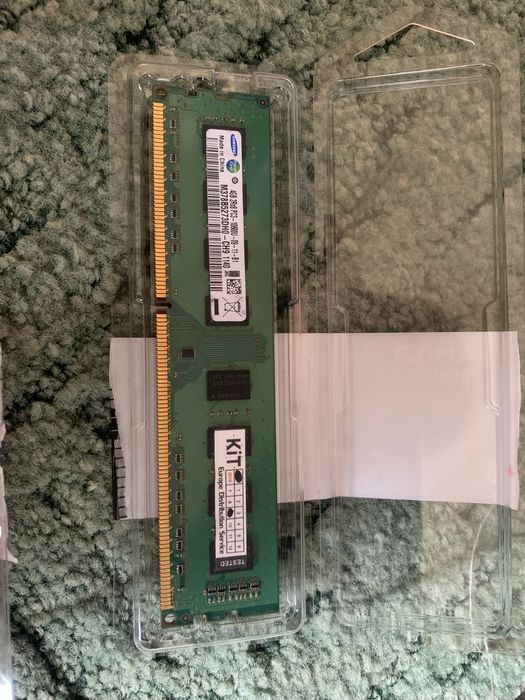 Оперативна память 4 gb ddr 3 дві пластинки