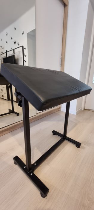 Podłokietnik dla tatuażysty.