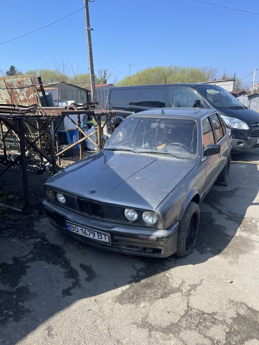 Продам BMW e30 седан