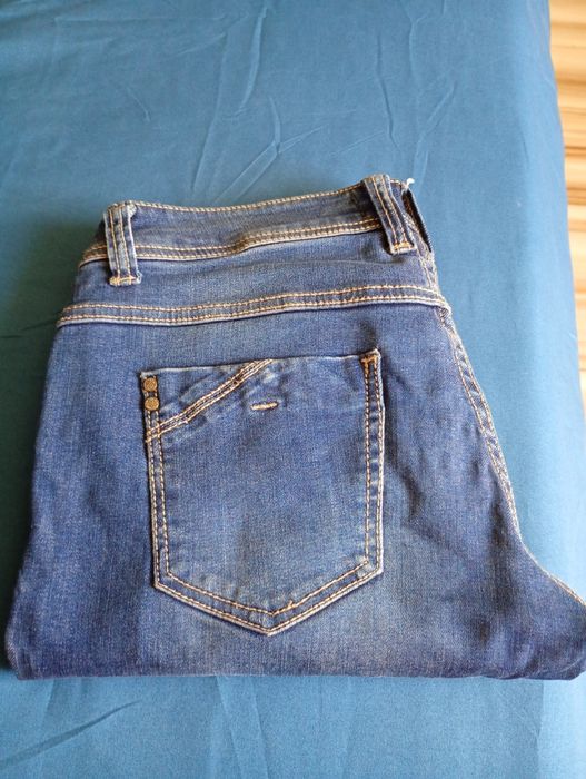 Reserved spodnie jeansowe 3/4