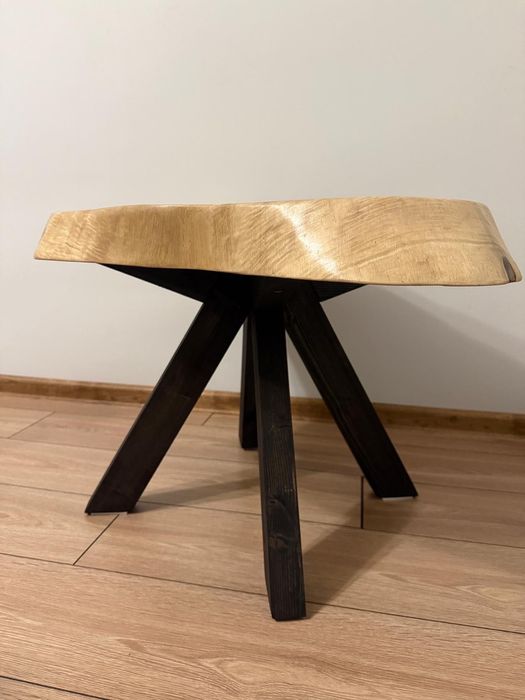 Stół kawowy z żywicą epoksydową