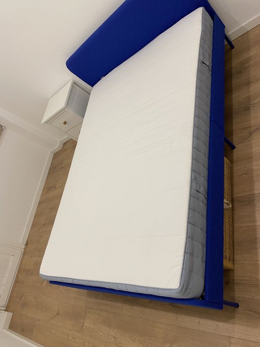 Cama e Colchão de Casal