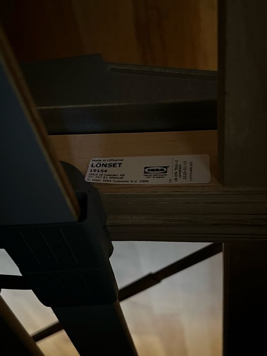 Cama, colção e mesas de cabeceira