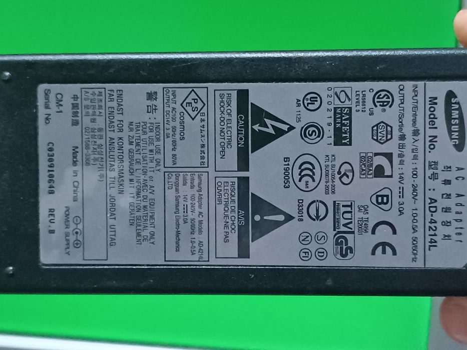 Монитор Samsung SyncMaster 173s працює