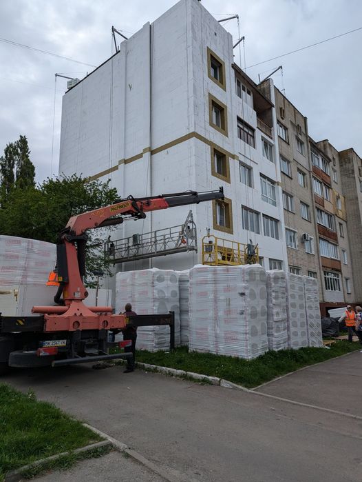 Трикімнатна квартира біля Мототреку