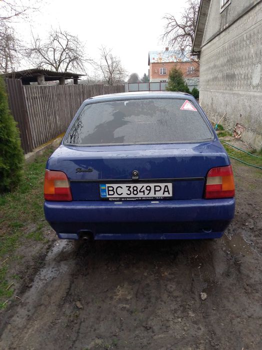 Славута на ходу 2003.1.2л.карбюраторна.Сів і поїхав.