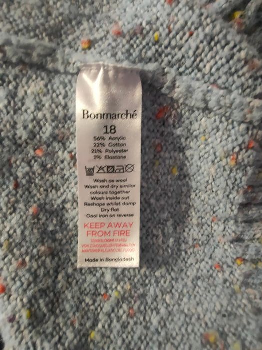 Sweter w kolorze jasnoniebieskim