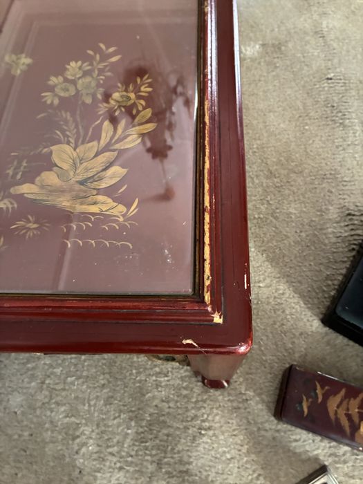 Mesa Oriental muito antiga