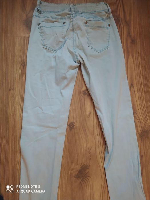 Sprzedam jeansy 152