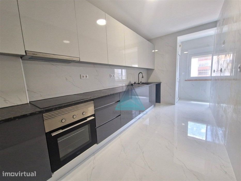 Oportunidade * * T4 Seixal * * Remodelado * * Vista Rio