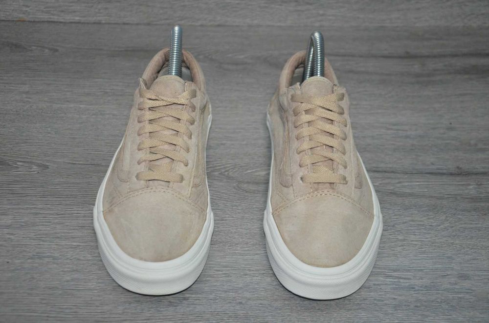 Продам кросівки замша Фірма VANS .
