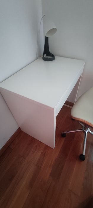 Conjunto de secretária e cadeira