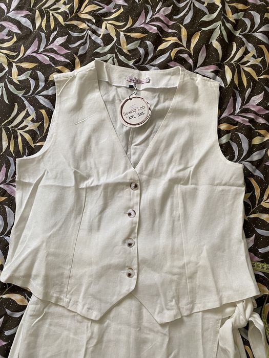 Лляний жіночий костюм