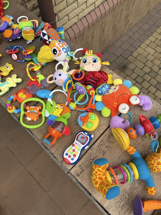 Разнообразие игрушек для малышей