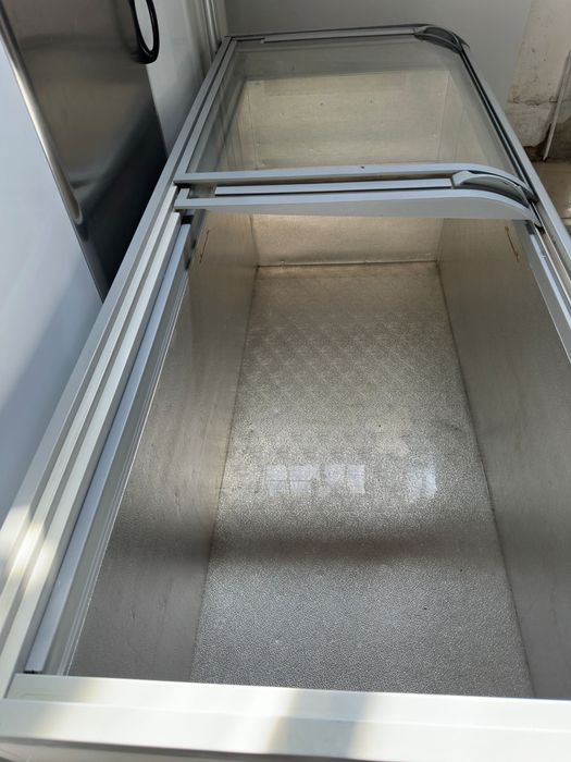 Zamrażarka  witeyna  boneta 250 cm  Aht Paris