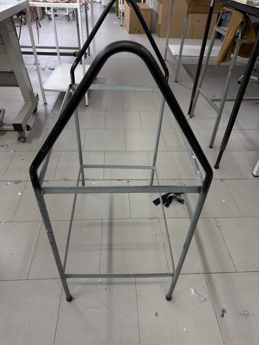Suporte de Cestos em Metal