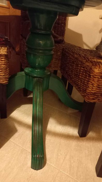 Selling Table and Chairs64552270489985124