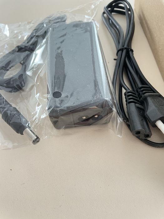 Продам новий адаптер 12 v 3 A