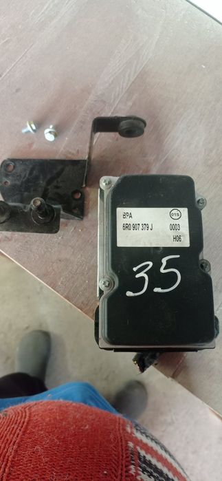Продам блок ABS Skoda Fabia 2 (6R0907379J)