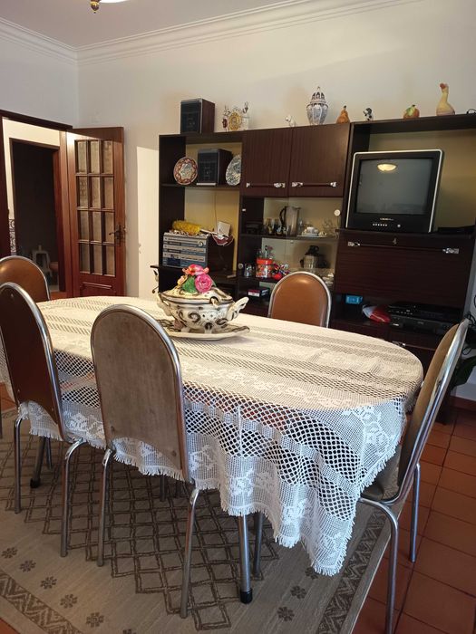 Vendo vários móveis usados para desocupar entrego em mãos em Alcobaça