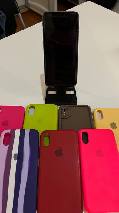 iPhone X 64GB impecável! Bateria 92% + 6 capas (5 Apple). Face ID off. P/ vender rápido: 90€! Sem carregador. Perfeito estado. Garanta já!