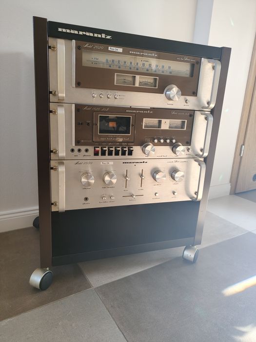 Retro Marantz 1050 model 1820 model 2020 w oryginalnej szafce na kół ...